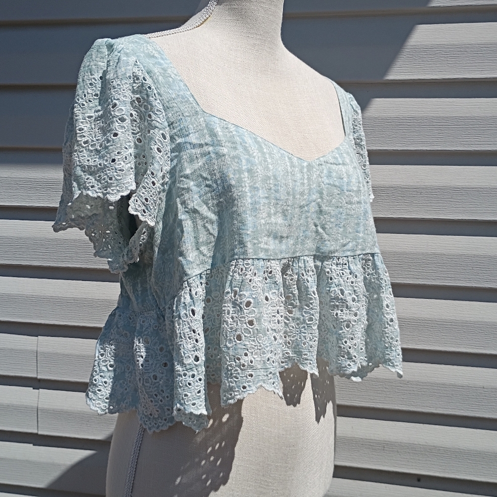 XL American Eagle Blue & Green Floral Embroidered Eyelet Flowy Smocked Crop Top